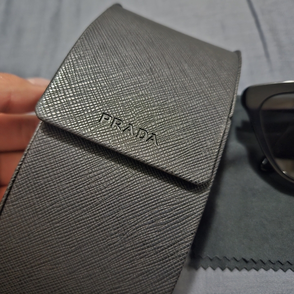 PRADA sunglasses - Picture 6 of 8